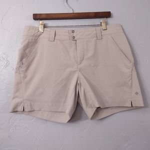 Columbia shorts short for women size 12 good condition 16 inch wide nice.